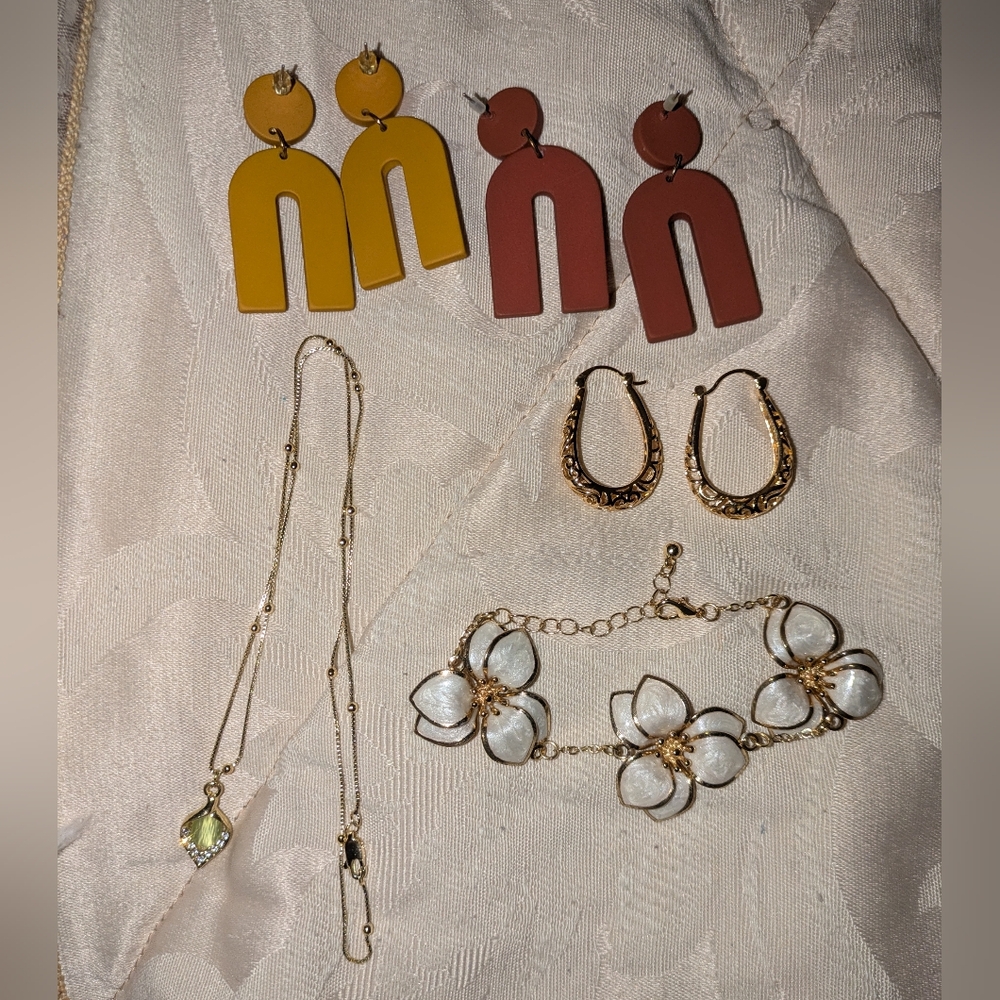 Lot of Jewelry